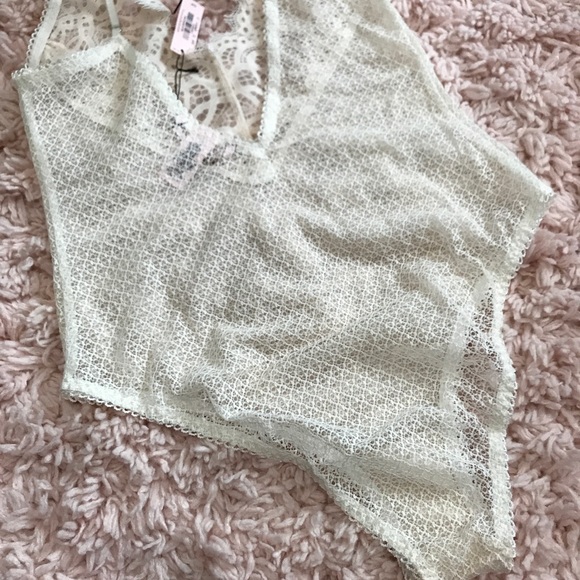 VS Crochet Lace Scoop Neck Teddy! - Picture 5 of 6